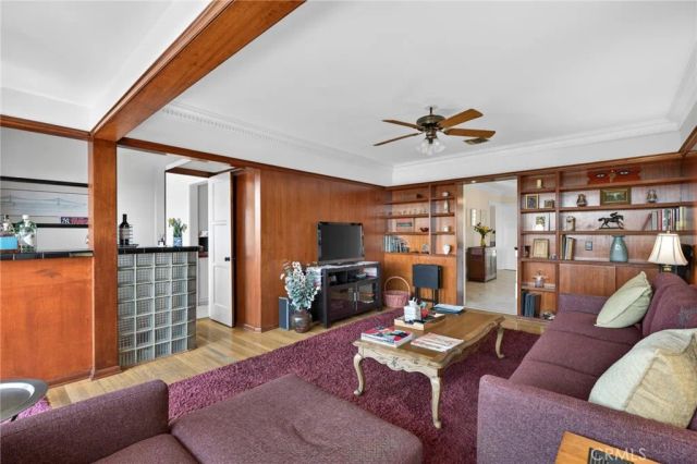 3664 Holboro, Los Angeles, CA 90027