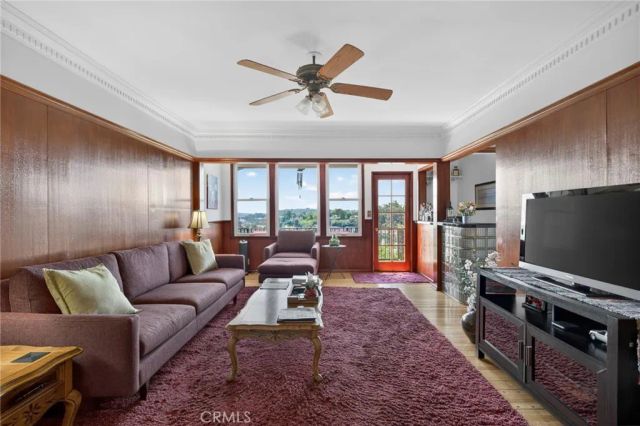 3664 Holboro, Los Angeles, CA 90027