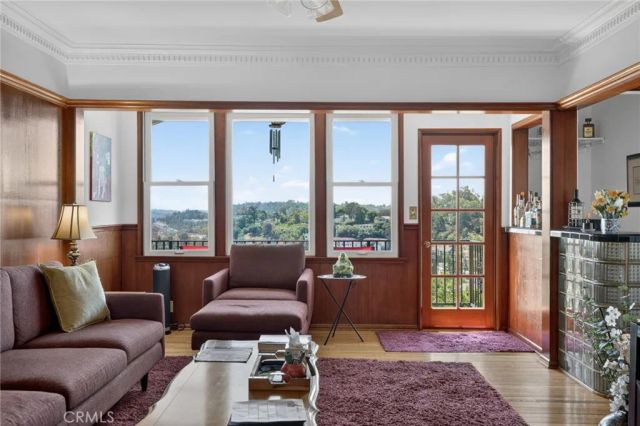3664 Holboro, Los Angeles, CA 90027