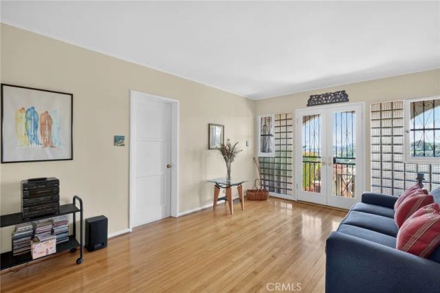 3664 Holboro, Los Angeles, CA 90027