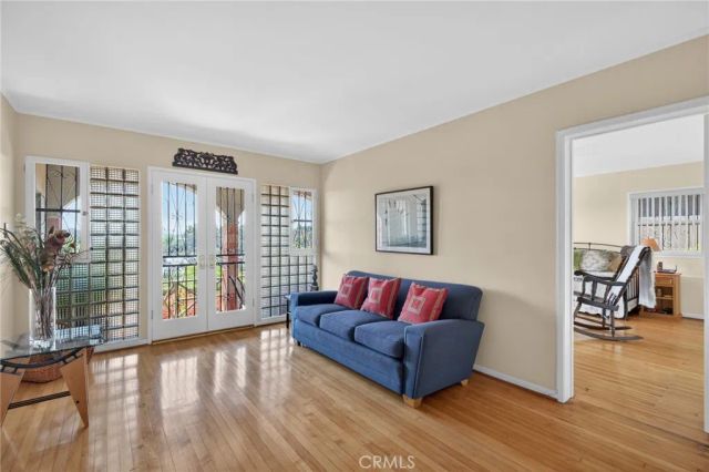 3664 Holboro, Los Angeles, CA 90027