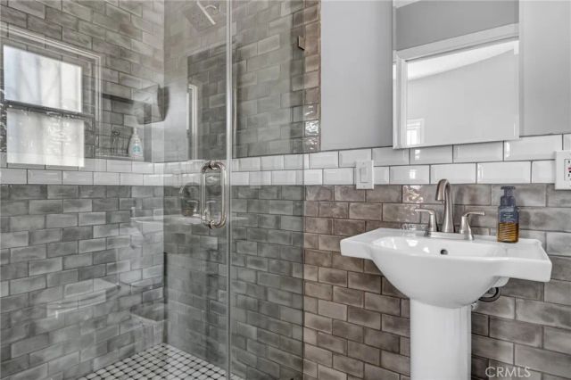 3664 Holboro, Los Angeles, CA 90027