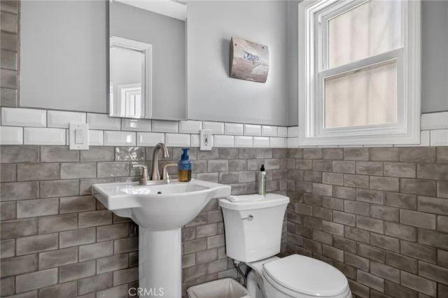 3664 Holboro, Los Angeles, CA 90027