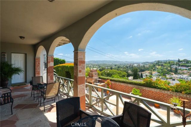 3664 Holboro, Los Angeles, CA 90027