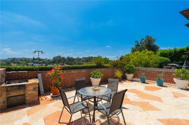 3664 Holboro, Los Angeles, CA 90027