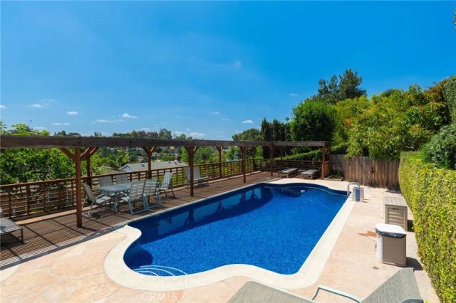 3664 Holboro, Los Angeles, CA 90027
