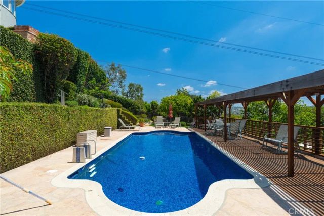3664 Holboro, Los Angeles, CA 90027
