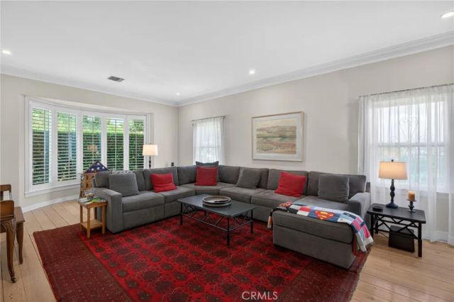 3664 Holboro, Los Angeles, CA 90027