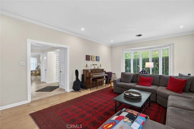 3664 Holboro, Los Angeles, CA 90027