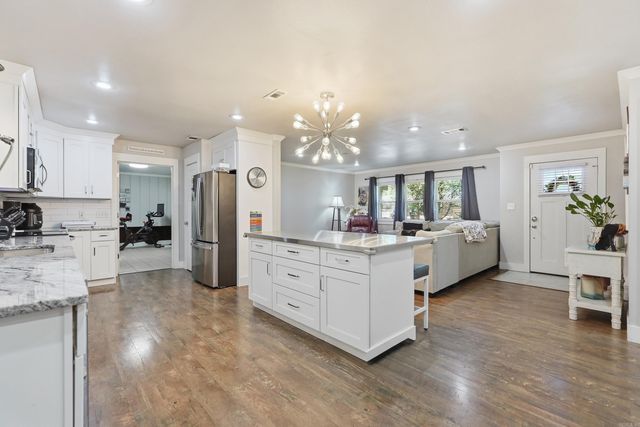 2021 Arkansas Avenue, Conway, AR 72034