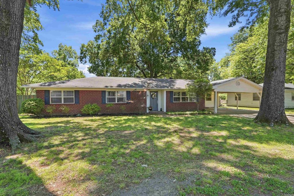 2021 Arkansas Avenue, Conway, AR 72034