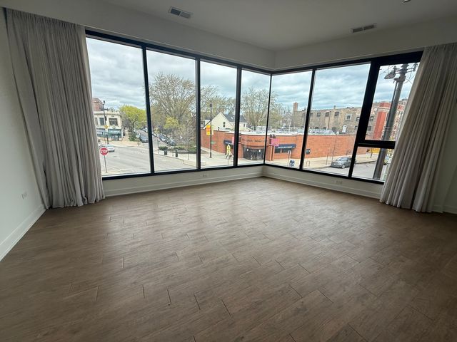 3462 N Lincoln Avenue 202, Chicago, IL 60657