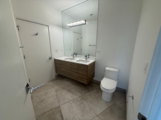 3462 N Lincoln Avenue 202, Chicago, IL 60657