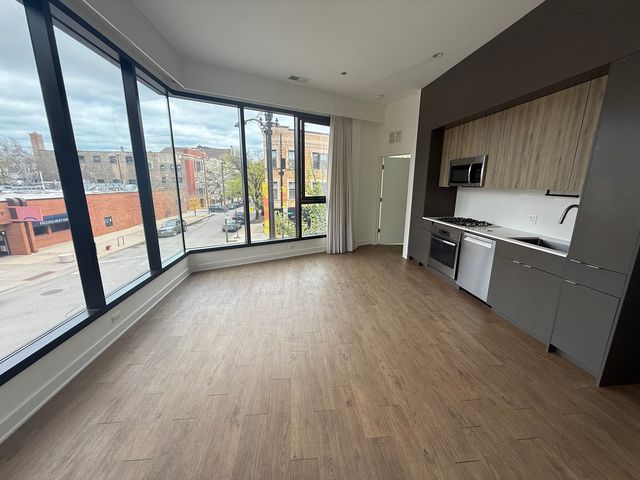 3462 N Lincoln Avenue 202, Chicago, IL 60657