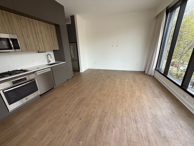 3462 N Lincoln Avenue 202, Chicago, IL 60657