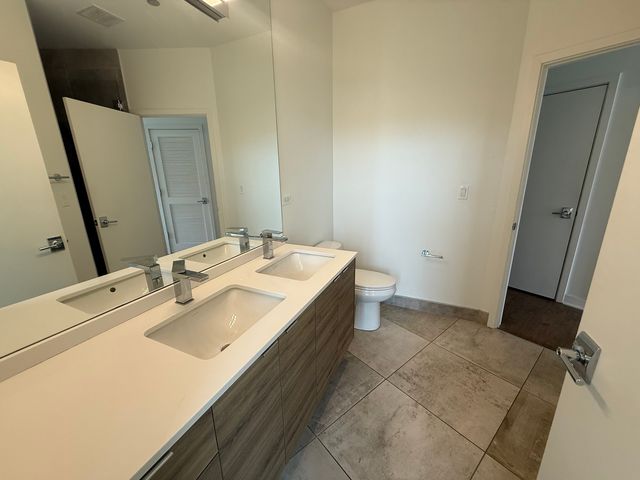 3462 N Lincoln Avenue 202, Chicago, IL 60657