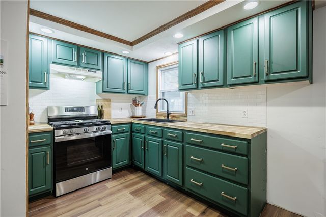 216 Mac Arthur Road, Greece, NY 14615