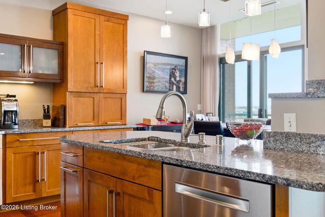 222 E Witherspoon St 602, Louisville, KY 40202