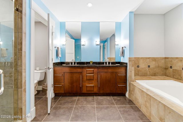 222 E Witherspoon St 602, Louisville, KY 40202