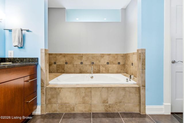 222 E Witherspoon St 602, Louisville, KY 40202