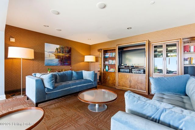 222 E Witherspoon St 602, Louisville, KY 40202