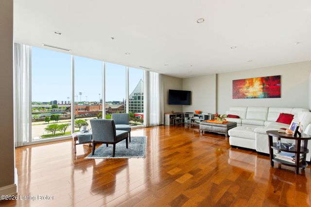 222 E Witherspoon St 602, Louisville, KY 40202