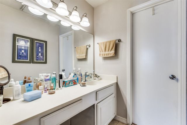 2103 Park Willow Lane A, Arlington, TX 76011