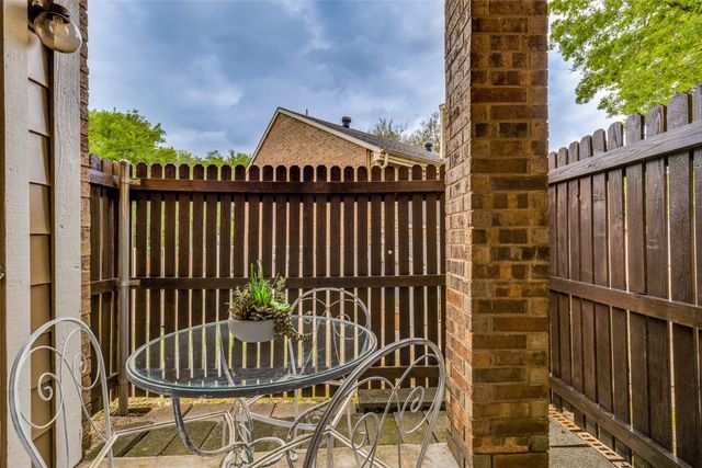 2103 Park Willow Lane A, Arlington, TX 76011