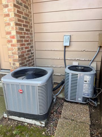 2103 Park Willow Lane A, Arlington, TX 76011