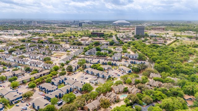 2103 Park Willow Lane A, Arlington, TX 76011