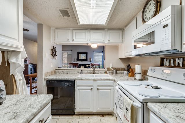 2103 Park Willow Lane A, Arlington, TX 76011