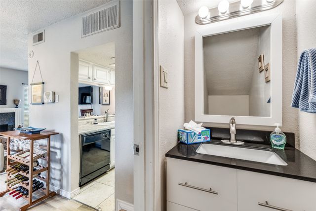 2103 Park Willow Lane A, Arlington, TX 76011