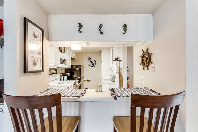 2103 Park Willow Lane A, Arlington, TX 76011