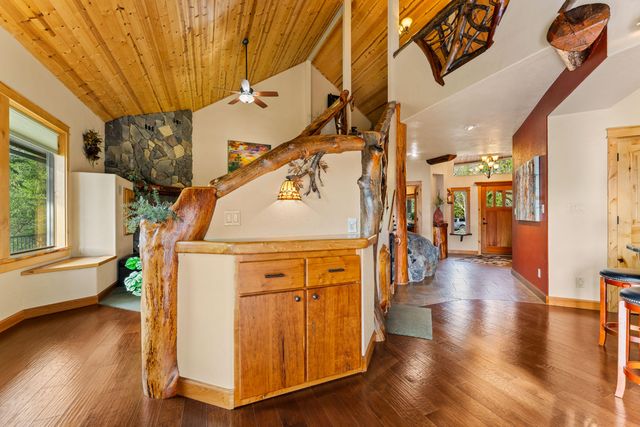 211 Shorthorn Gulch Road, Grants Pass, OR 97526