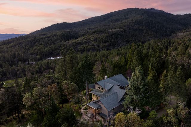 211 Shorthorn Gulch Road, Grants Pass, OR 97526