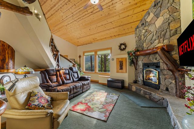 211 Shorthorn Gulch Road, Grants Pass, OR 97526