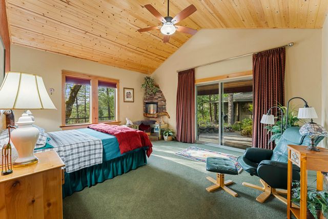 211 Shorthorn Gulch Road, Grants Pass, OR 97526