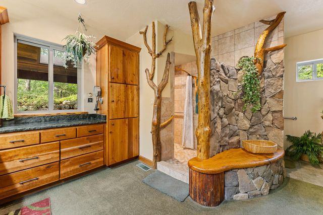 211 Shorthorn Gulch Road, Grants Pass, OR 97526