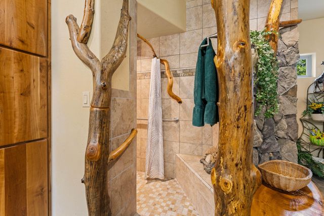 211 Shorthorn Gulch Road, Grants Pass, OR 97526