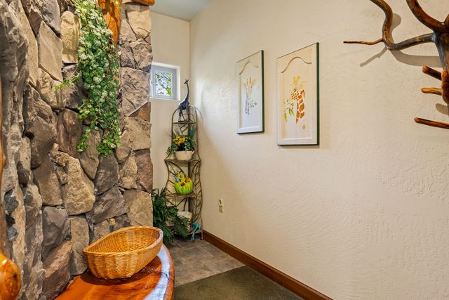 211 Shorthorn Gulch Road, Grants Pass, OR 97526