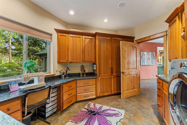 211 Shorthorn Gulch Road, Grants Pass, OR 97526