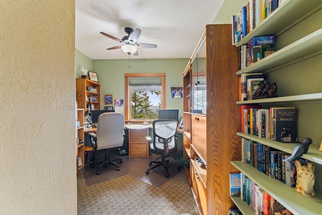 211 Shorthorn Gulch Road, Grants Pass, OR 97526