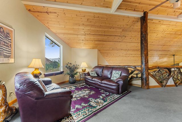 211 Shorthorn Gulch Road, Grants Pass, OR 97526