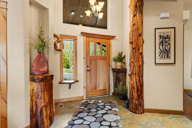 211 Shorthorn Gulch Road, Grants Pass, OR 97526