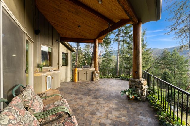 211 Shorthorn Gulch Road, Grants Pass, OR 97526