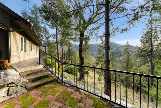 211 Shorthorn Gulch Road, Grants Pass, OR 97526