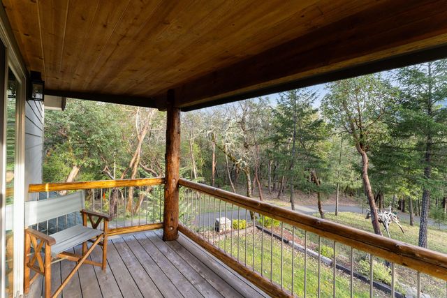 211 Shorthorn Gulch Road, Grants Pass, OR 97526