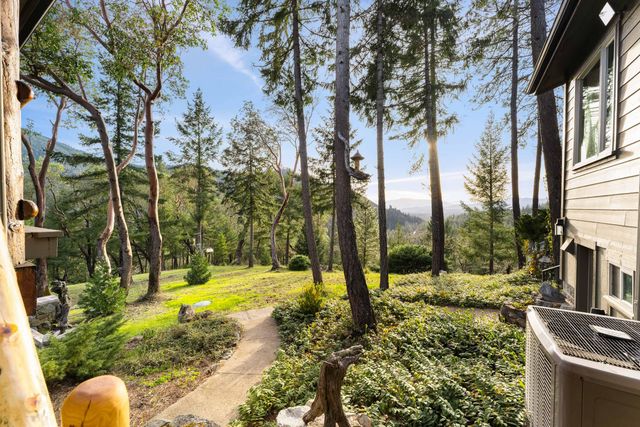 211 Shorthorn Gulch Road, Grants Pass, OR 97526