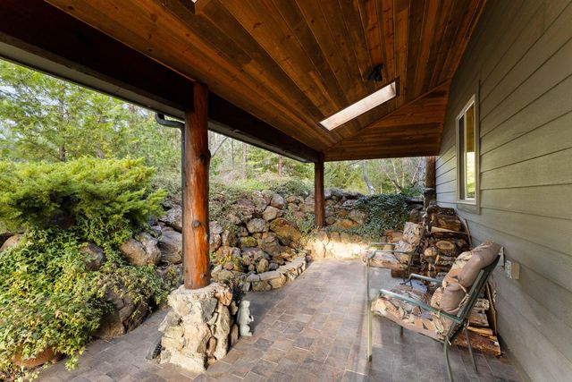 211 Shorthorn Gulch Road, Grants Pass, OR 97526