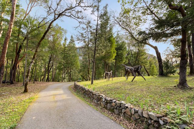 211 Shorthorn Gulch Road, Grants Pass, OR 97526